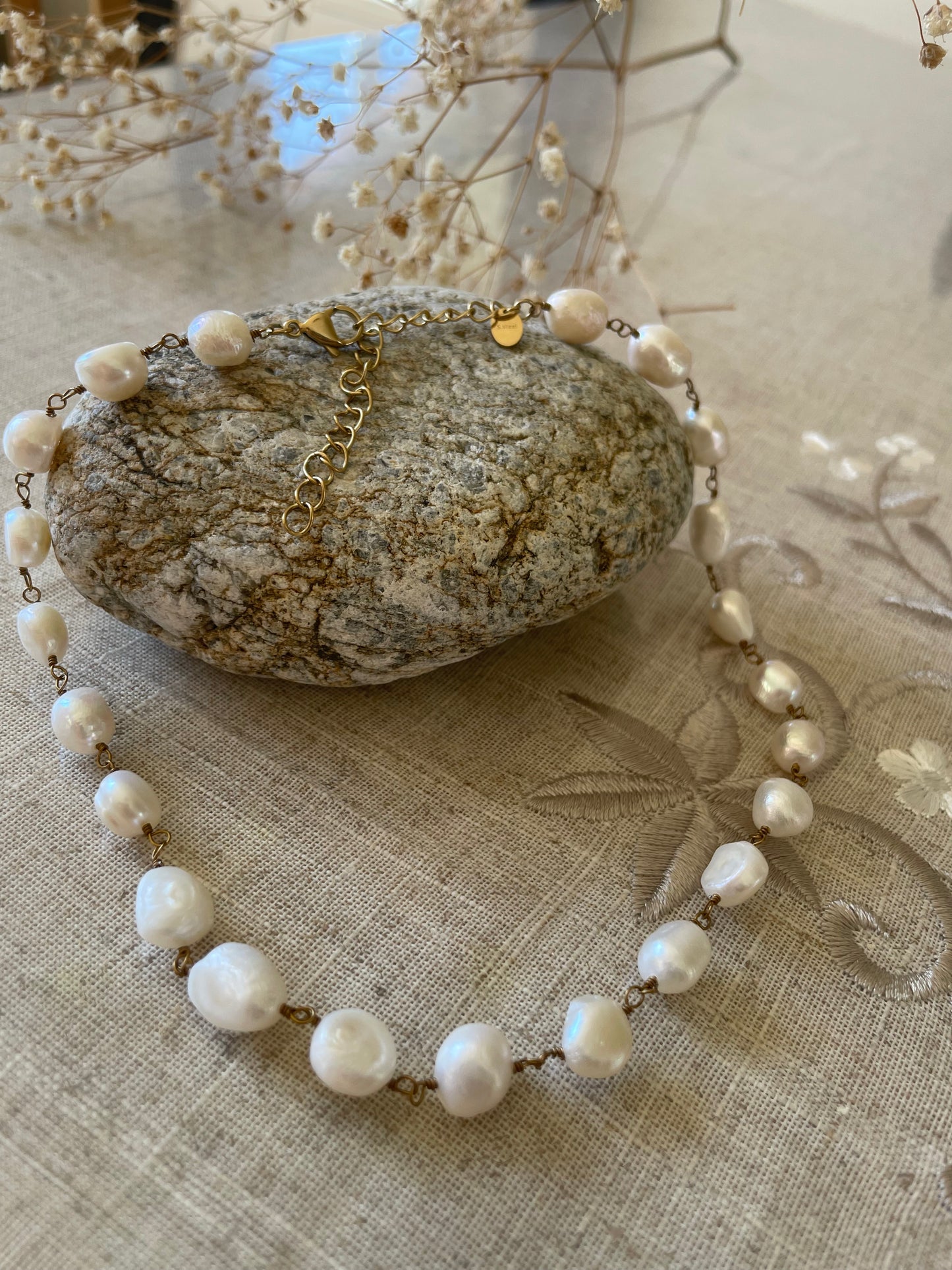 Collier en perle d’eau douce et acier inoxydable
