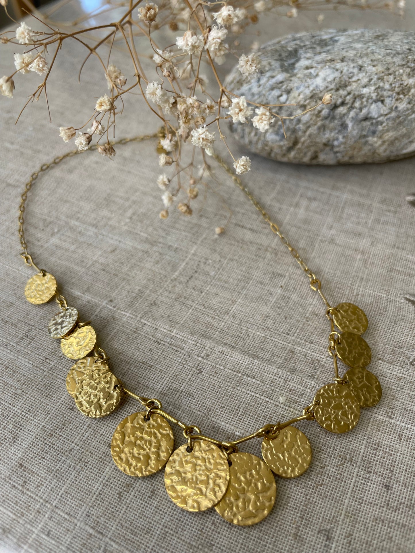 Collier médaillons martelé en acier inoxydable