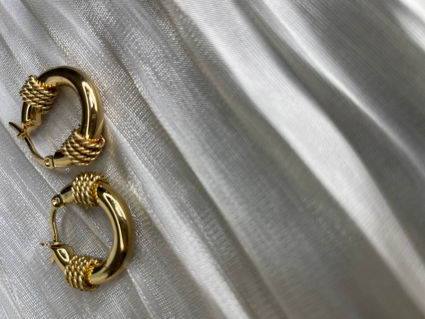 Boucles d'Oreilles Dorées Créoles Epaisses Avec Multi Anneaux Fines Torsadés