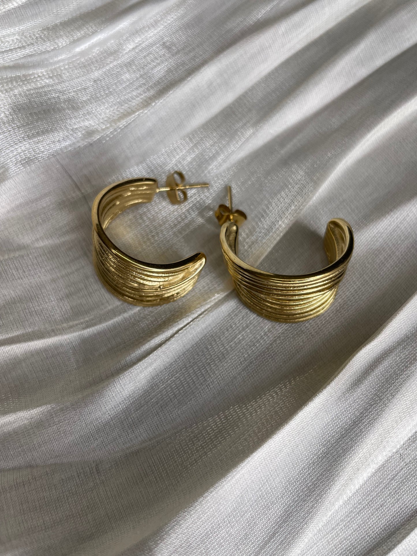 Boucles d'Oreilles Demi Créoles Dorées