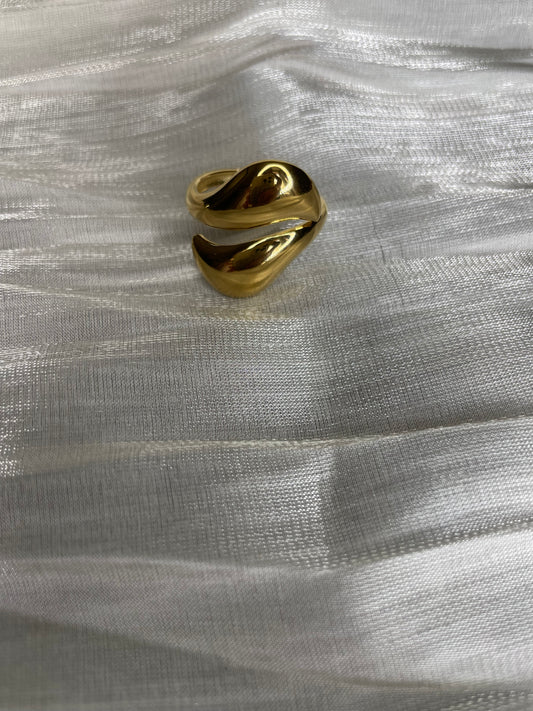 Bague Dorée Ajustable Deux Vagues Lisses Brillantes Ouverte Devant