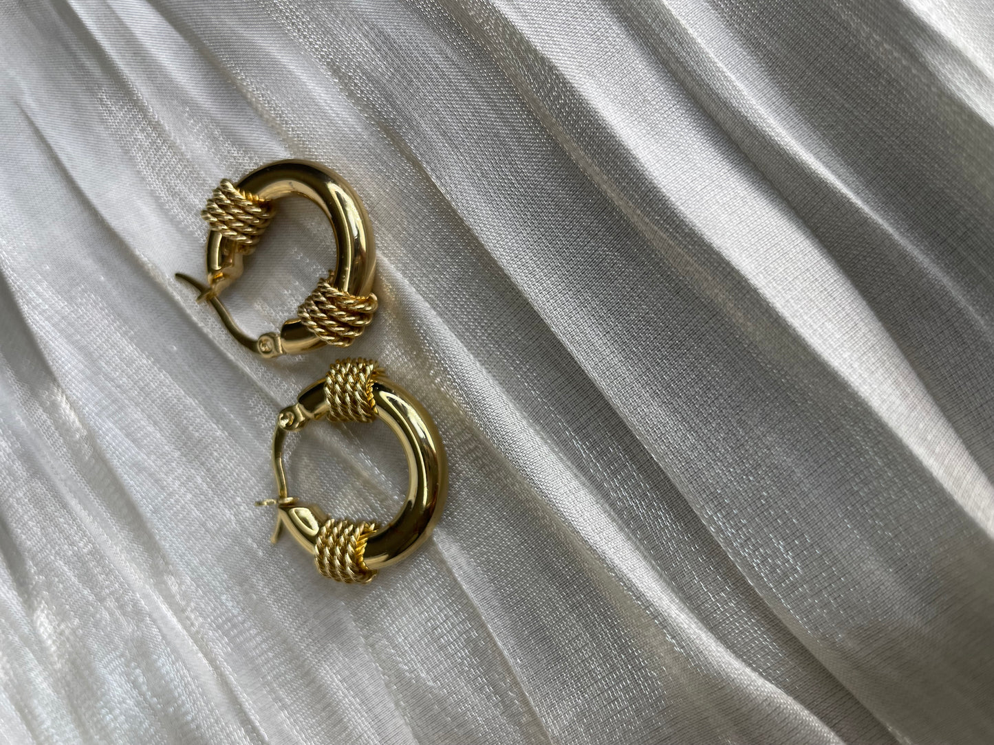Boucles d'Oreilles Dorées Créoles Epaisses Avec Multi Anneaux Fines Torsadés