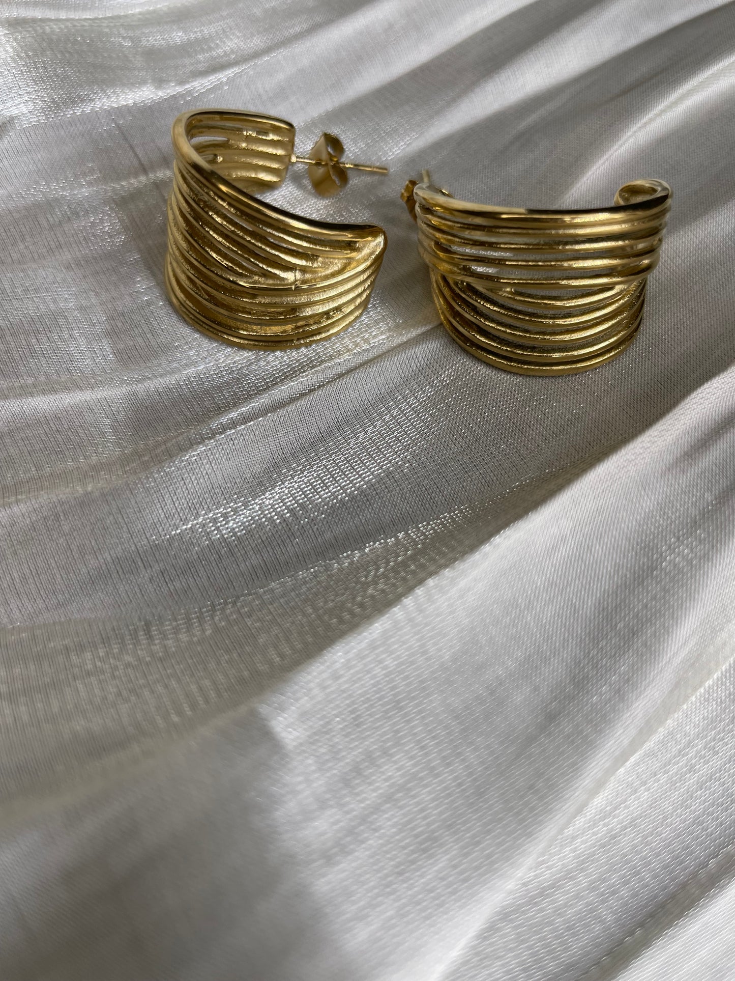 Boucles d'Oreilles Demi Créoles Dorées